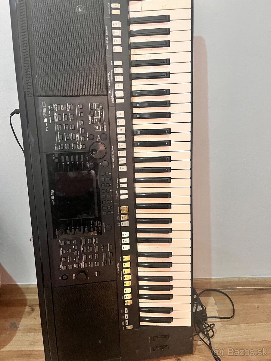 Yamaha psr-s750