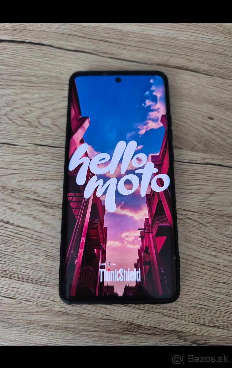 Predám Motorolu Edge 40