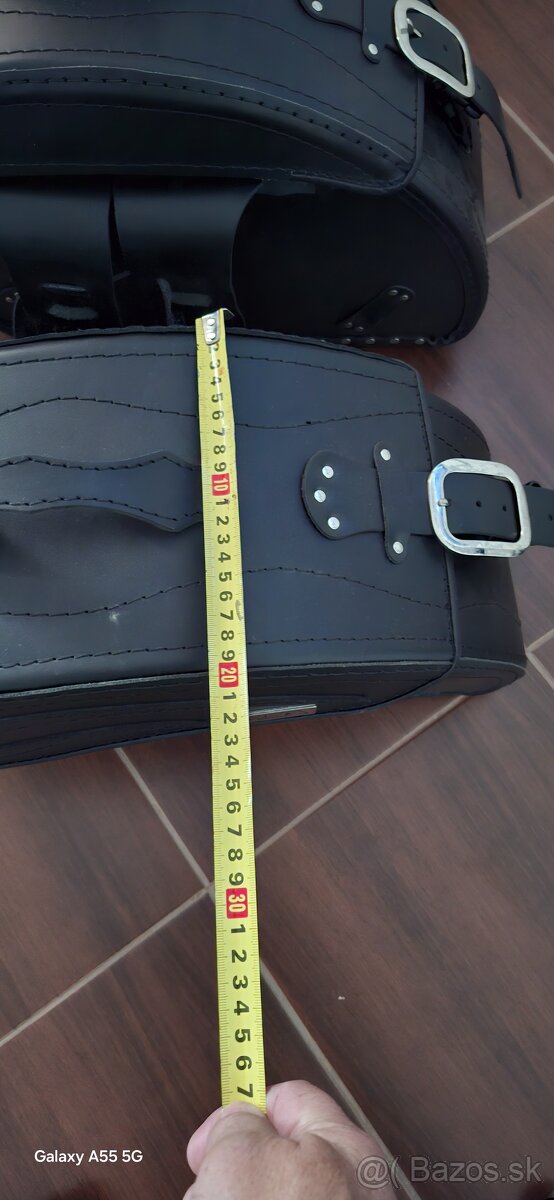 Kožené bočné kufre.