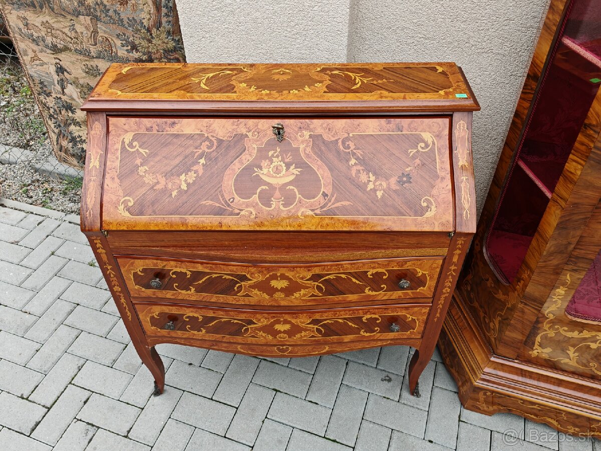 Intarzovaná písacia komoda