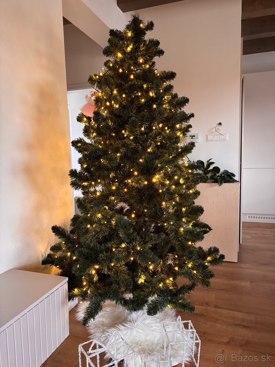 Predám umelý vianočný stromček