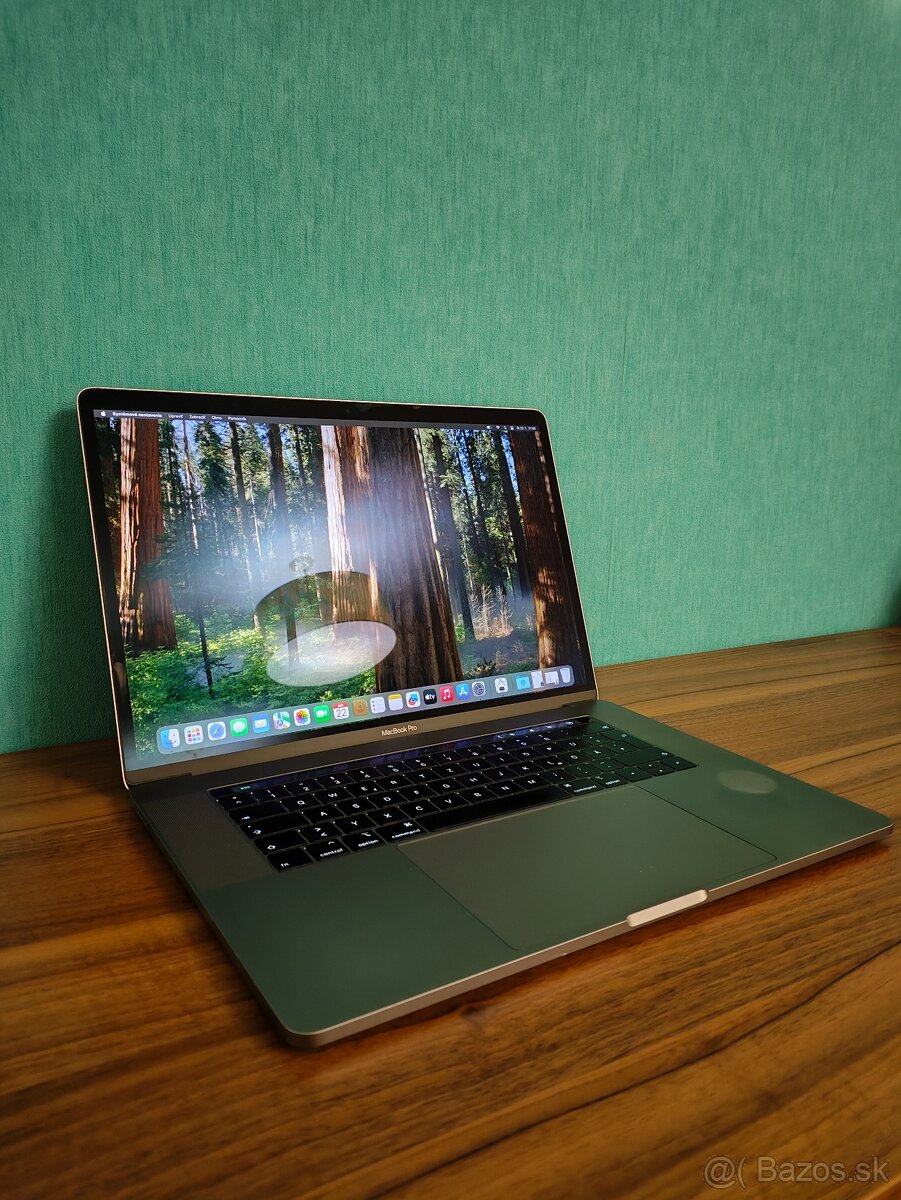 A1990 MacBook Pro • 16GB • 256GB