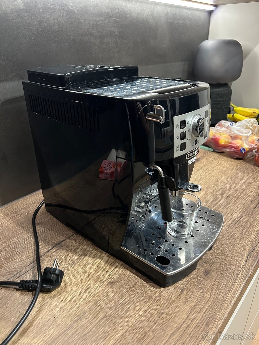 Kávovar De'Longhi Magnifica S ECAM 22.115