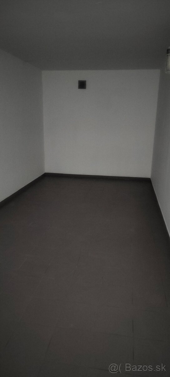 Garáž pri Kolkarni