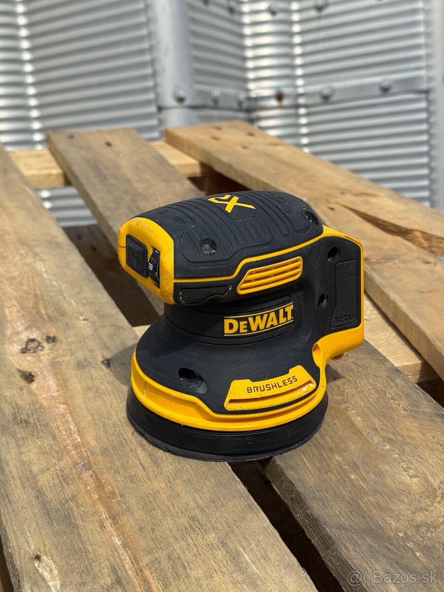 AKU excentrická brúska Dewalt