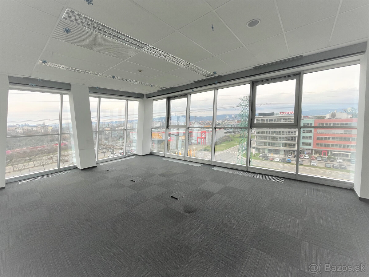 Prenájom kancelárskeho priestoru 473m² na ulici Galvaniho v