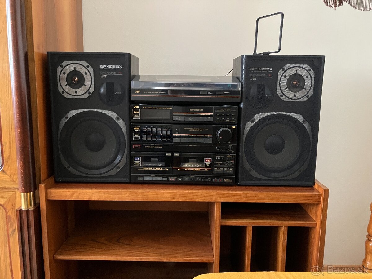 HiFi systém JVC s gramofónom