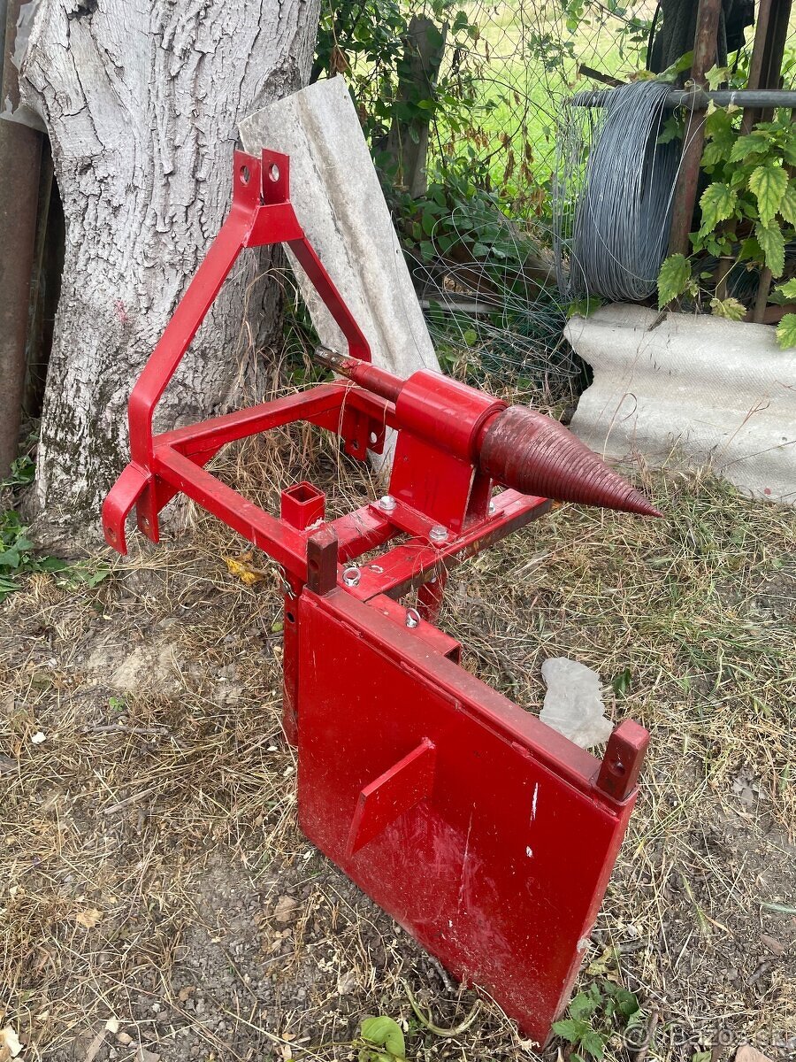 Kuželova štiepačka so Stolom za Malotraktor