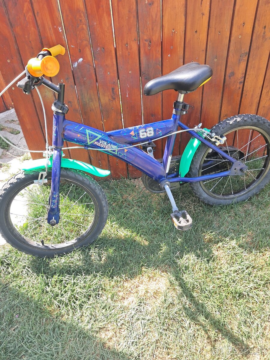 Predam detsky bicykel v dobrom stave z pomocnimy kolieskamy