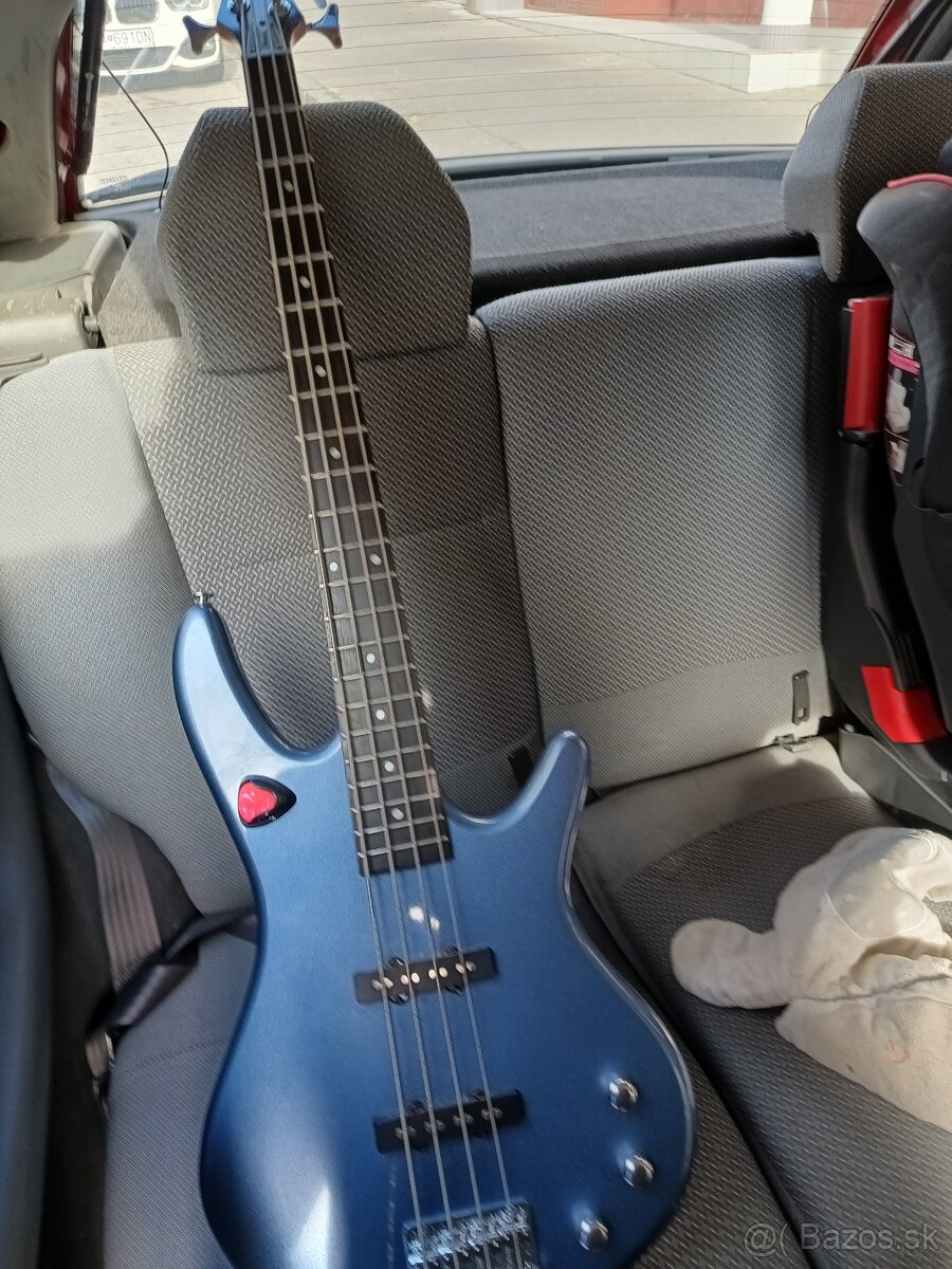 Bass gitara