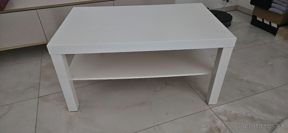 Konferenčný stolík a nočný stolík Ikea