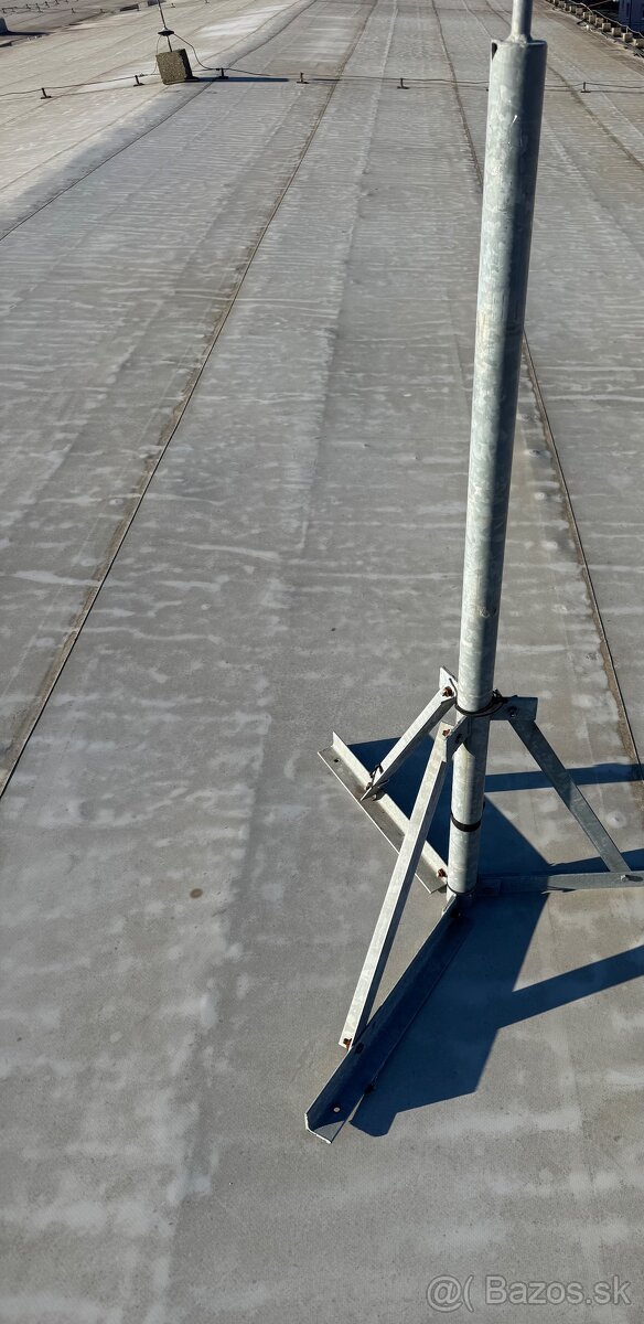 Stoziar 3N pre antenu satelit plocha strecha Konzola