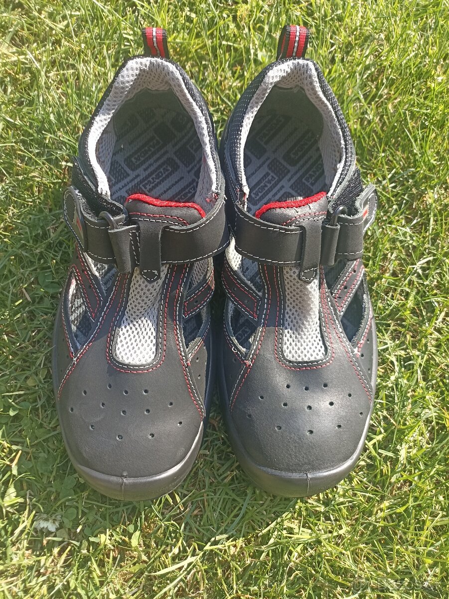 Nové pracovné topánky s oceľovou špicou