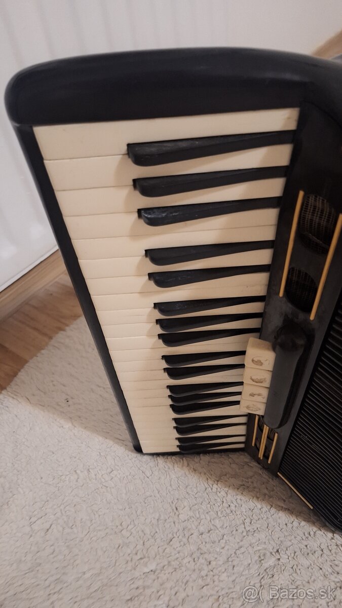 Predám akordeon 80b