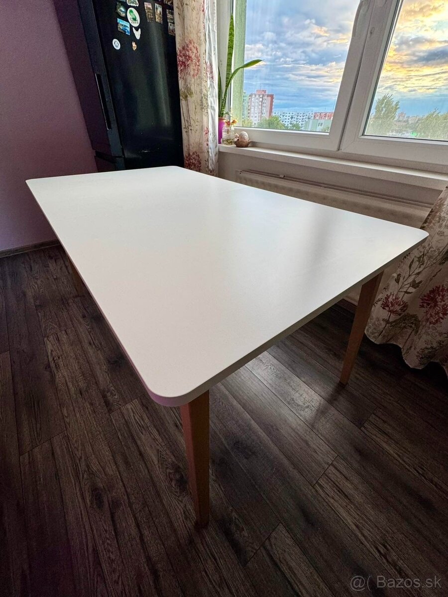 Jedálenský stôl - rozkladací pre max.10 osôb