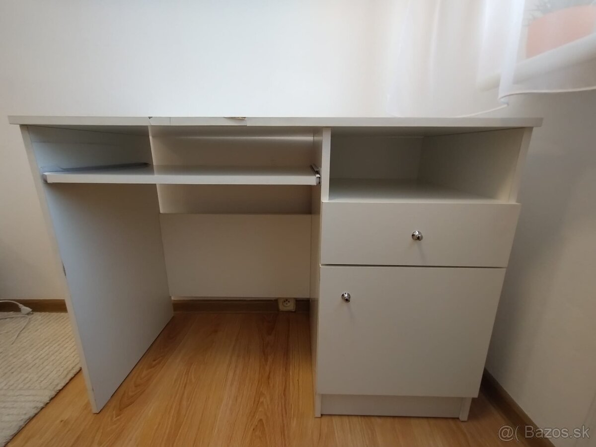 Predam detsky biely pisaci stol