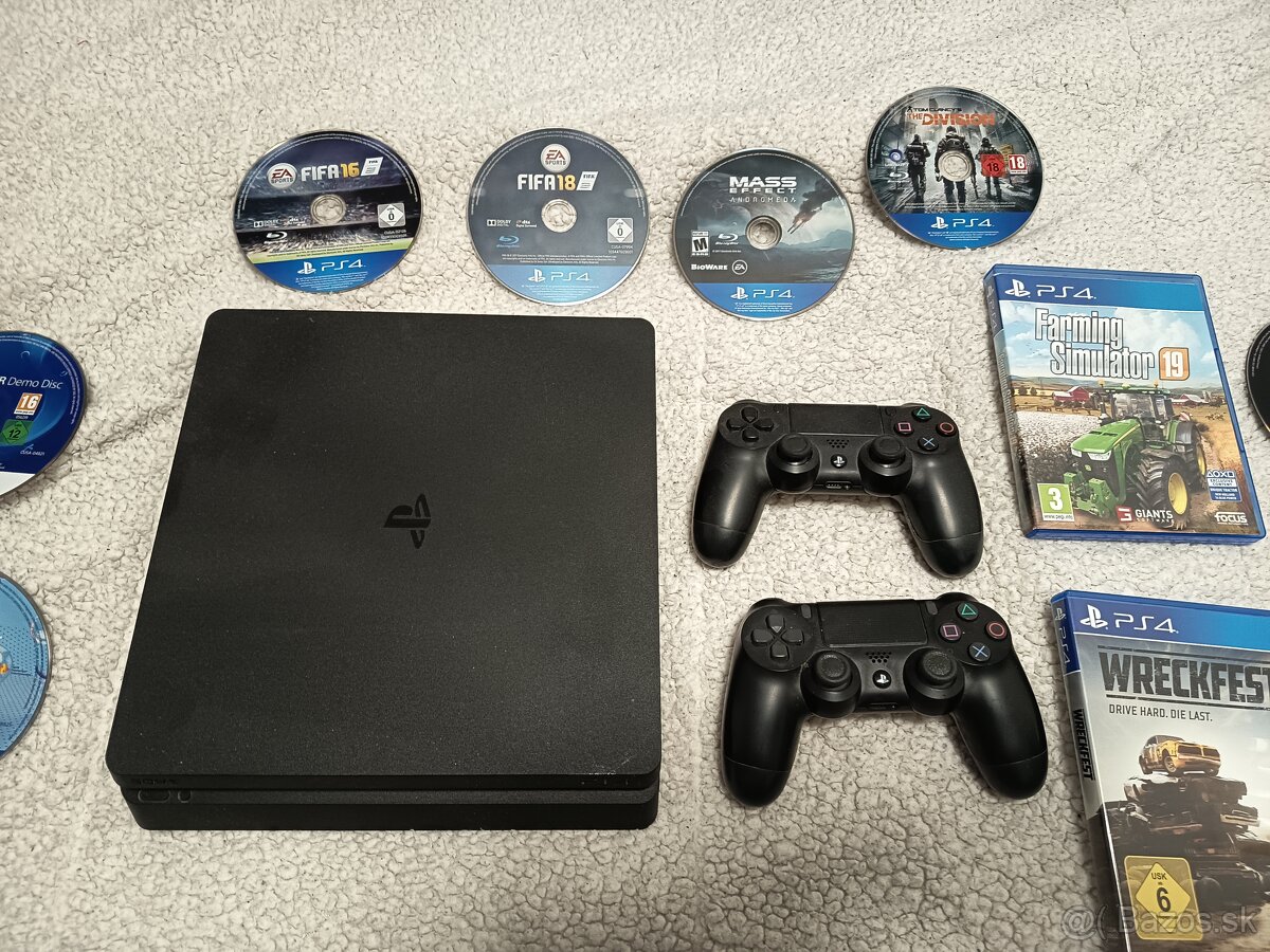 PS 4 malo hrane...komplet čo je na foto 130€