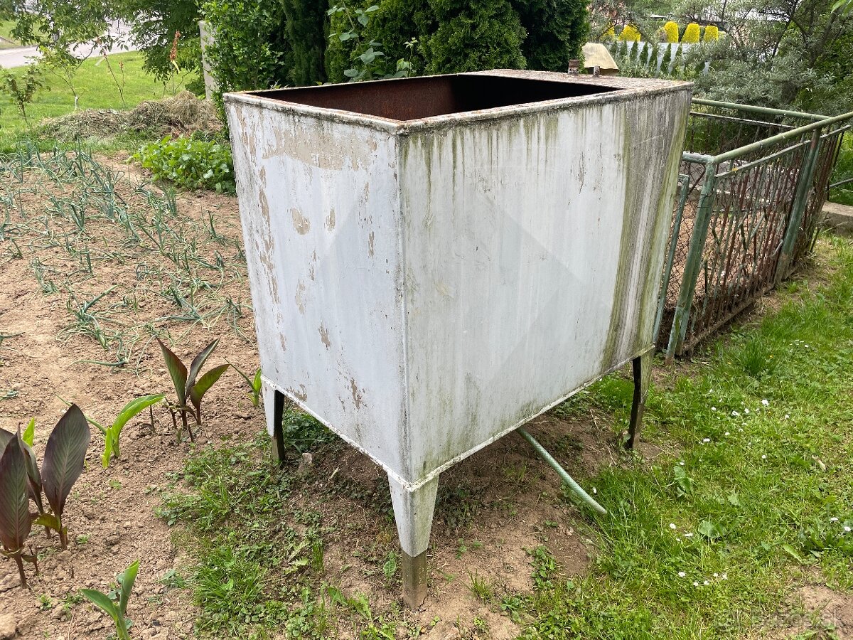 800 litrová nádoba