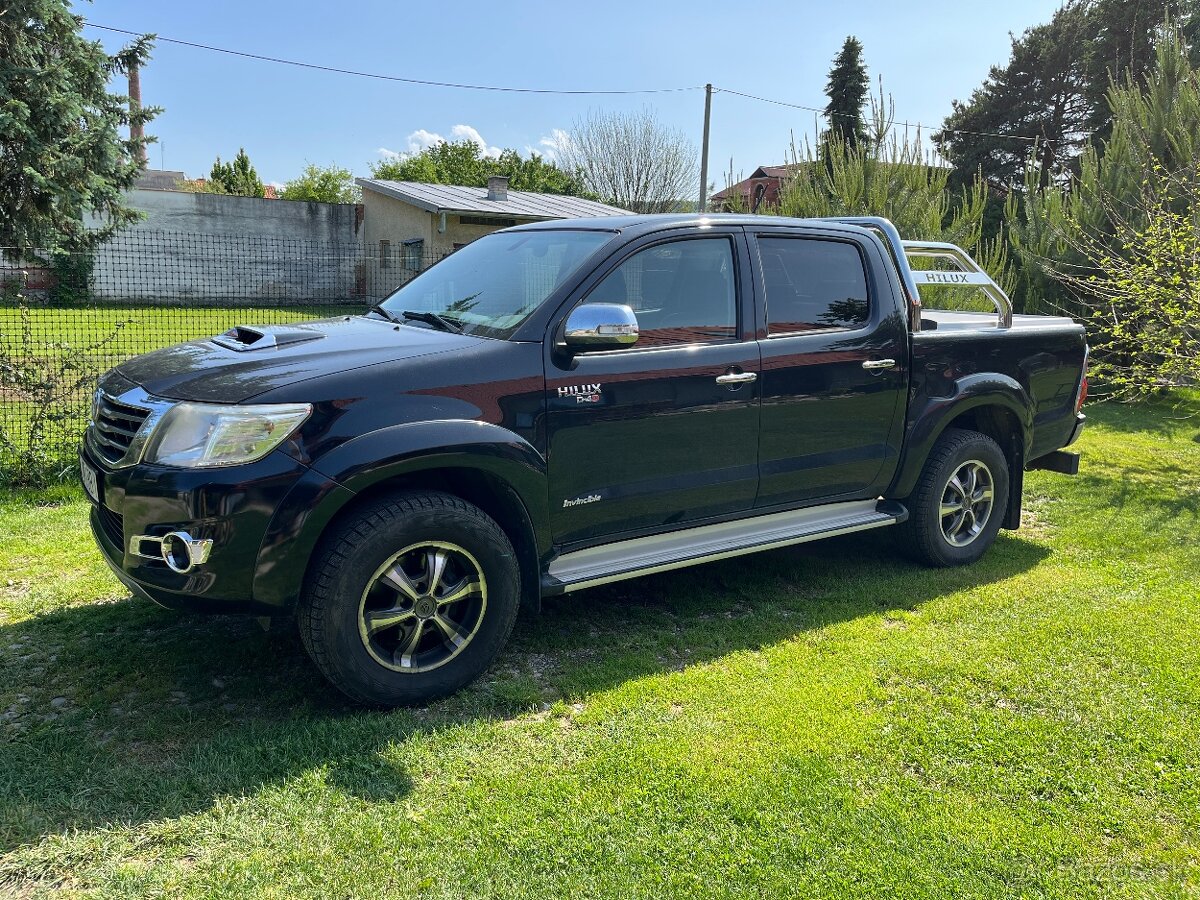Toyota Hilux 3.0 D4D Invincible ,,REZERVOVANÁ,,