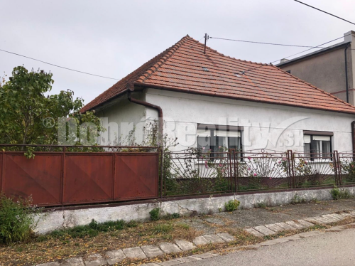 Rodinný dom s veľkým pozemkom na predaj...