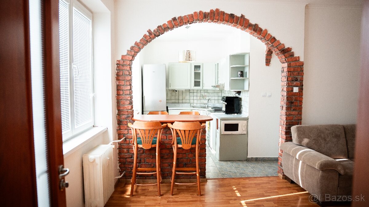 Priestranný 3+1 izb. byt (69 m2) na prenájom - Vrútky