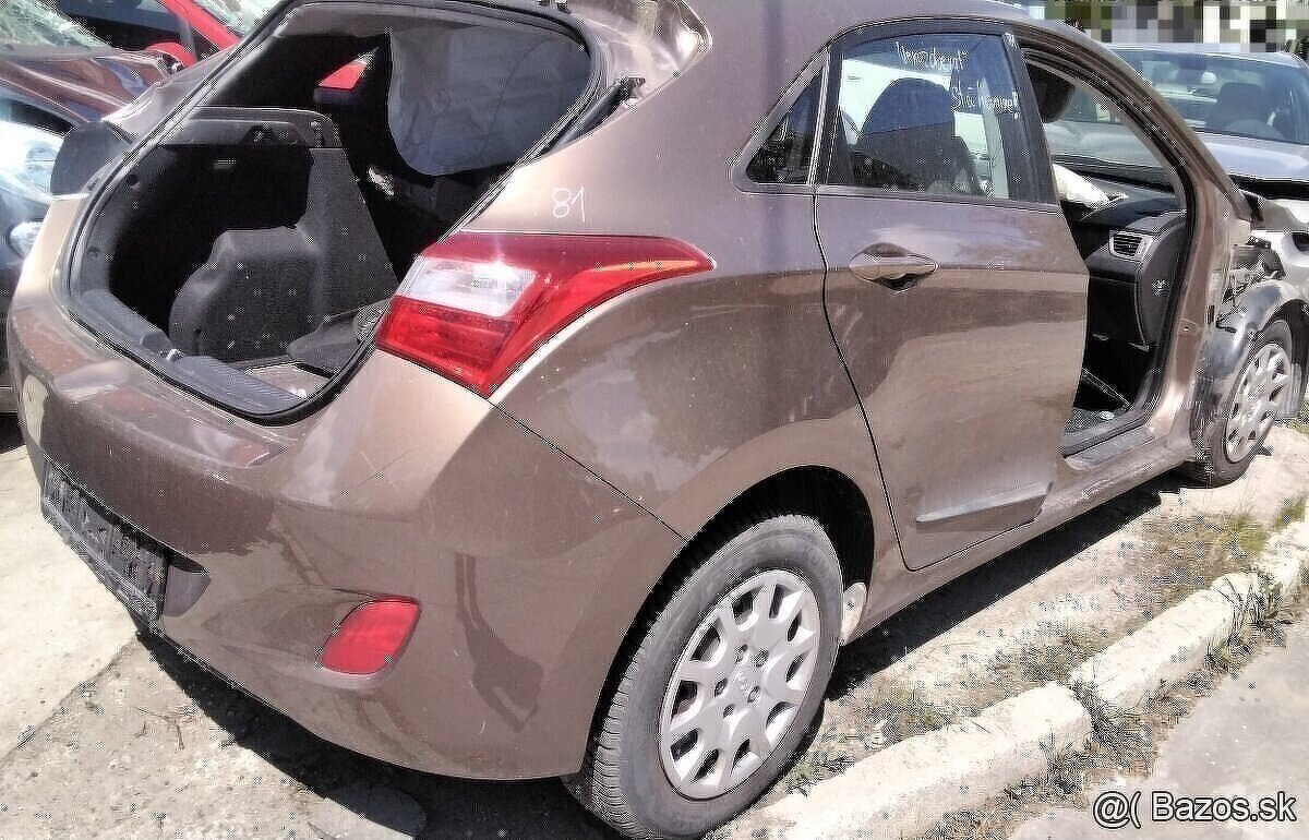 Hyundai i30 1.6 CRDI 2012 predám MOTOR D4FB, DVERE, BLATNÍK,