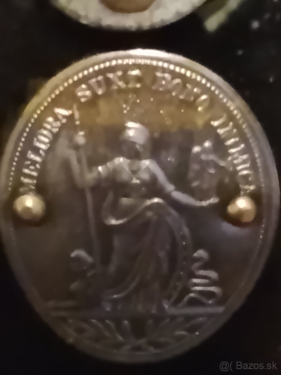 Starožitny šijací stroj