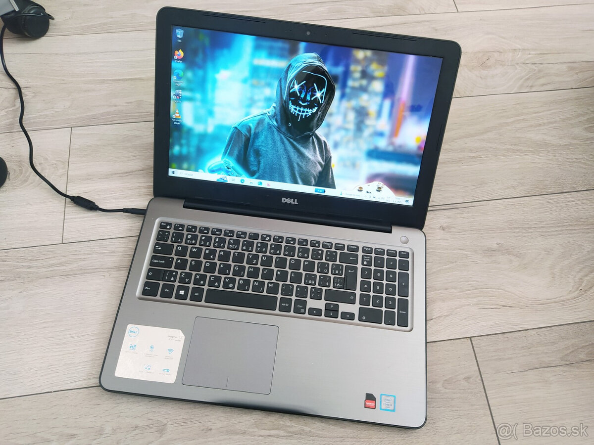 notebook Dell - 15.6", i3-6006u, 2x grafika, 8GB, 256GB SSD