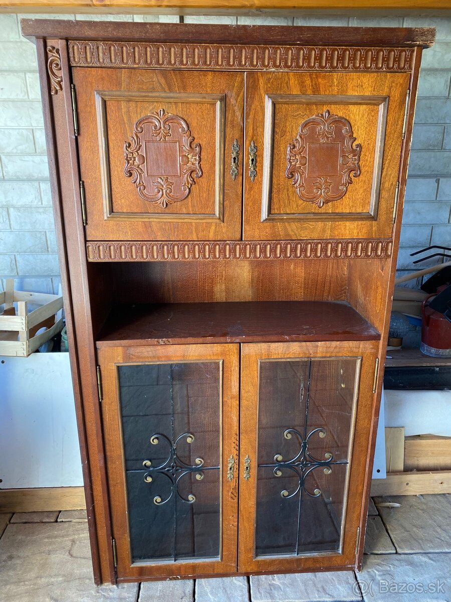 Starožitná vitrína