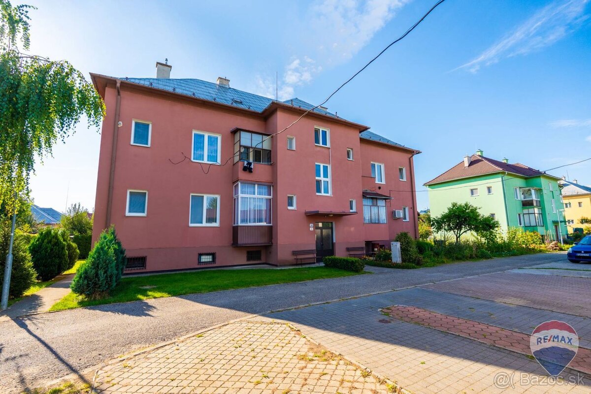 REZERVOVANE - na predaj 2-izbový byt 56 m2 Nemšová pôvodný s