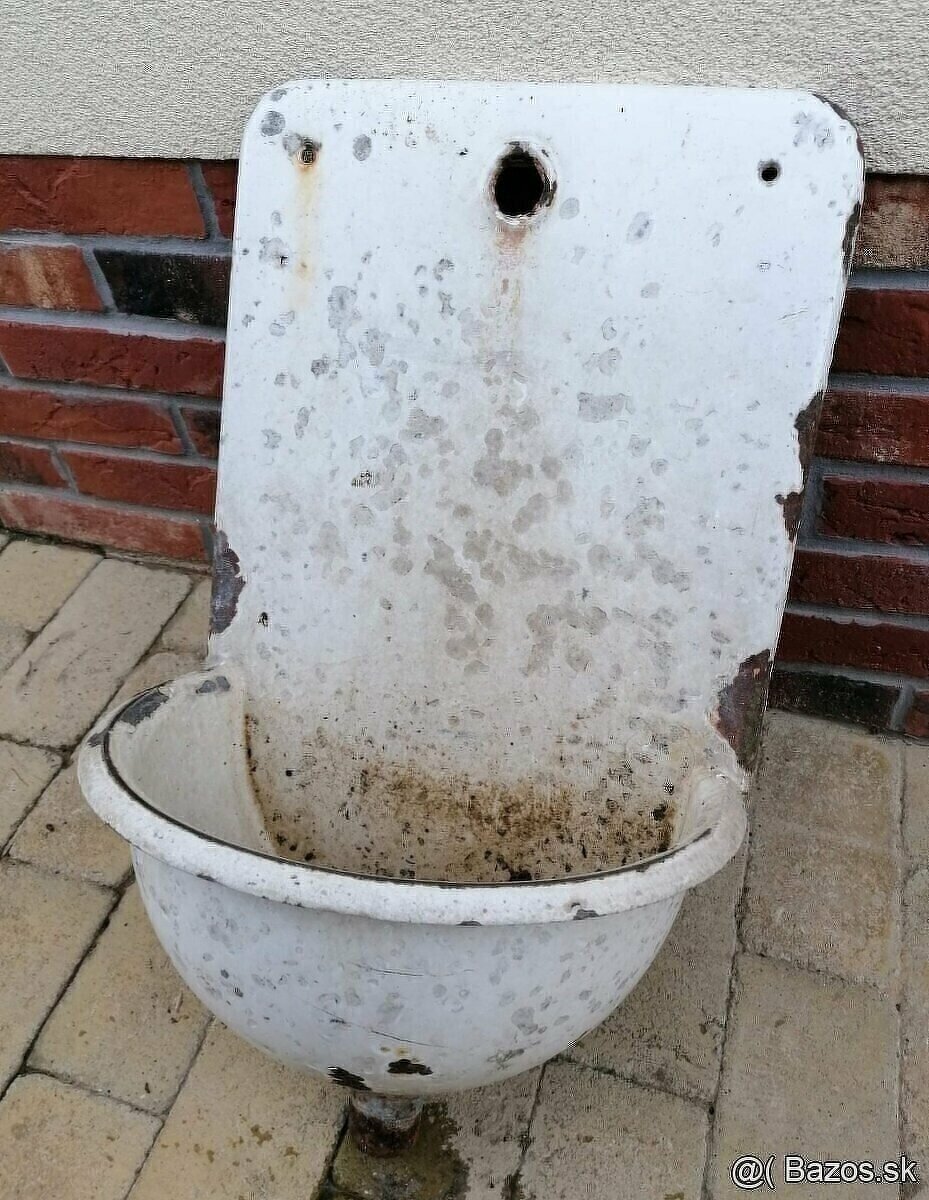 liatinové umývadlo, výlevka do záhrady