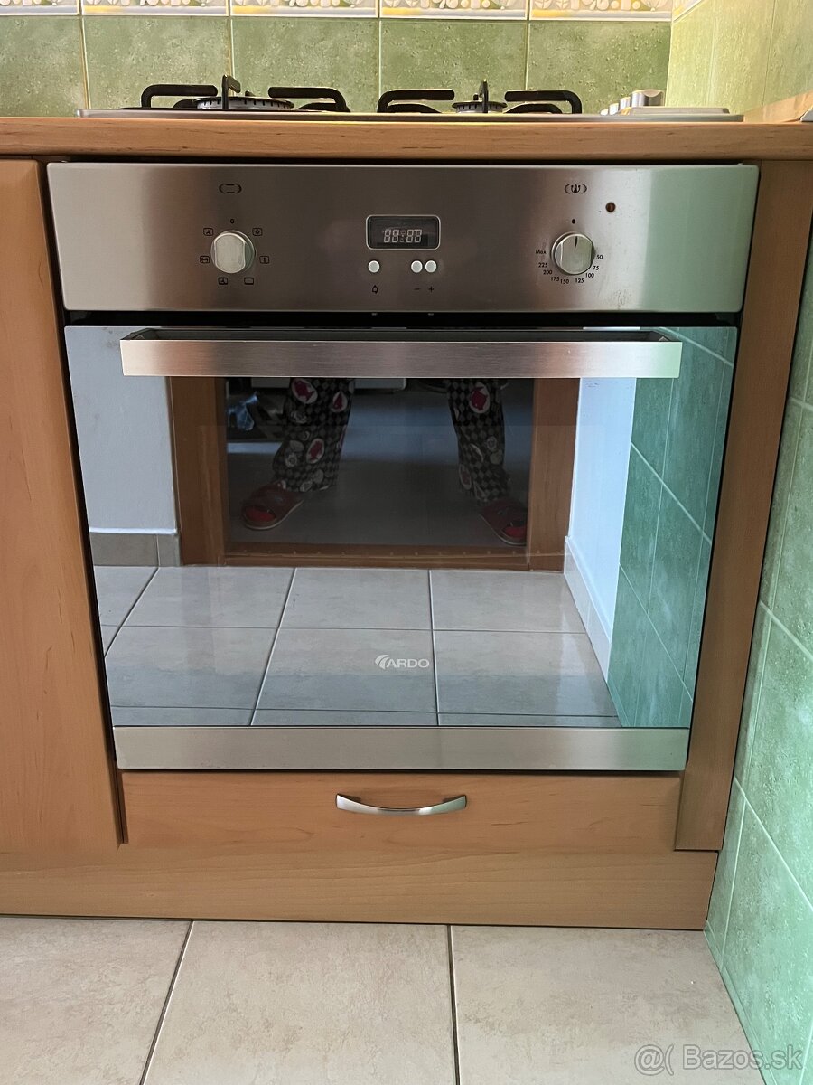 Predám vstavanú elektrickú teplovzdušnú rúru