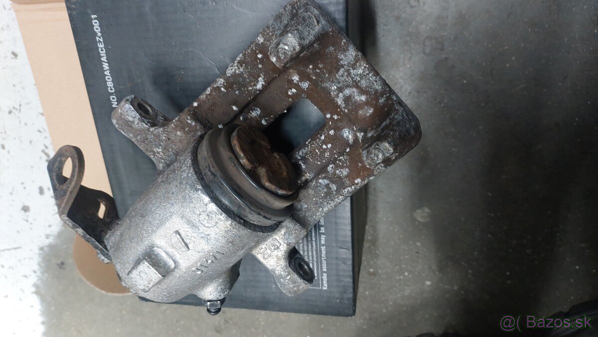 Na VW Golf 4 brzdový stmeň