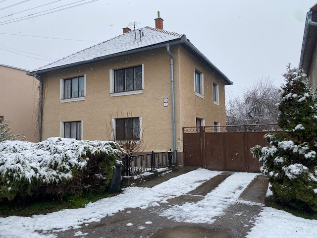 Rodinný dom Očová, tichá ulica, slnečný pozemok, voľný