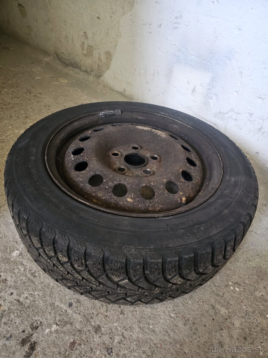 Plechove disky so zimnymi pneu.