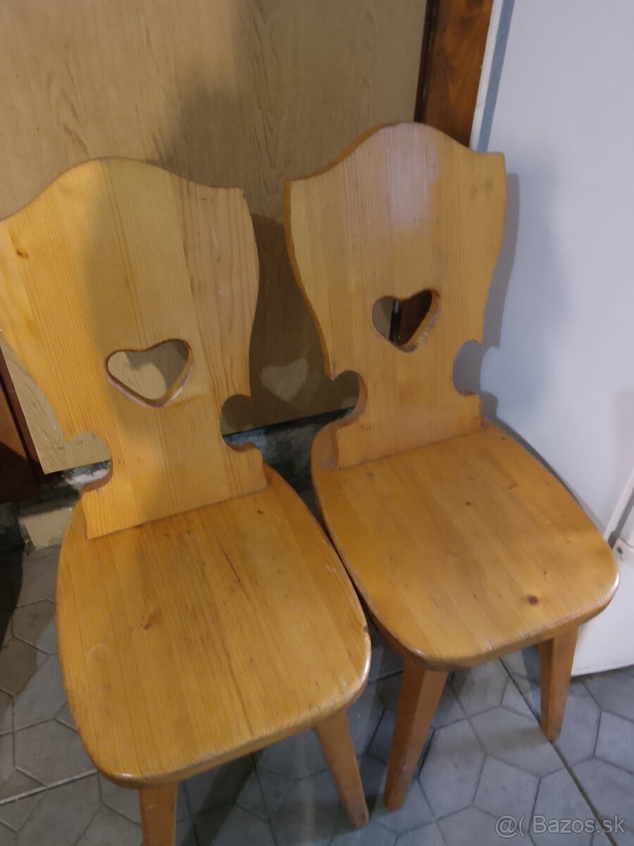 Drevené jedálenské stoličky