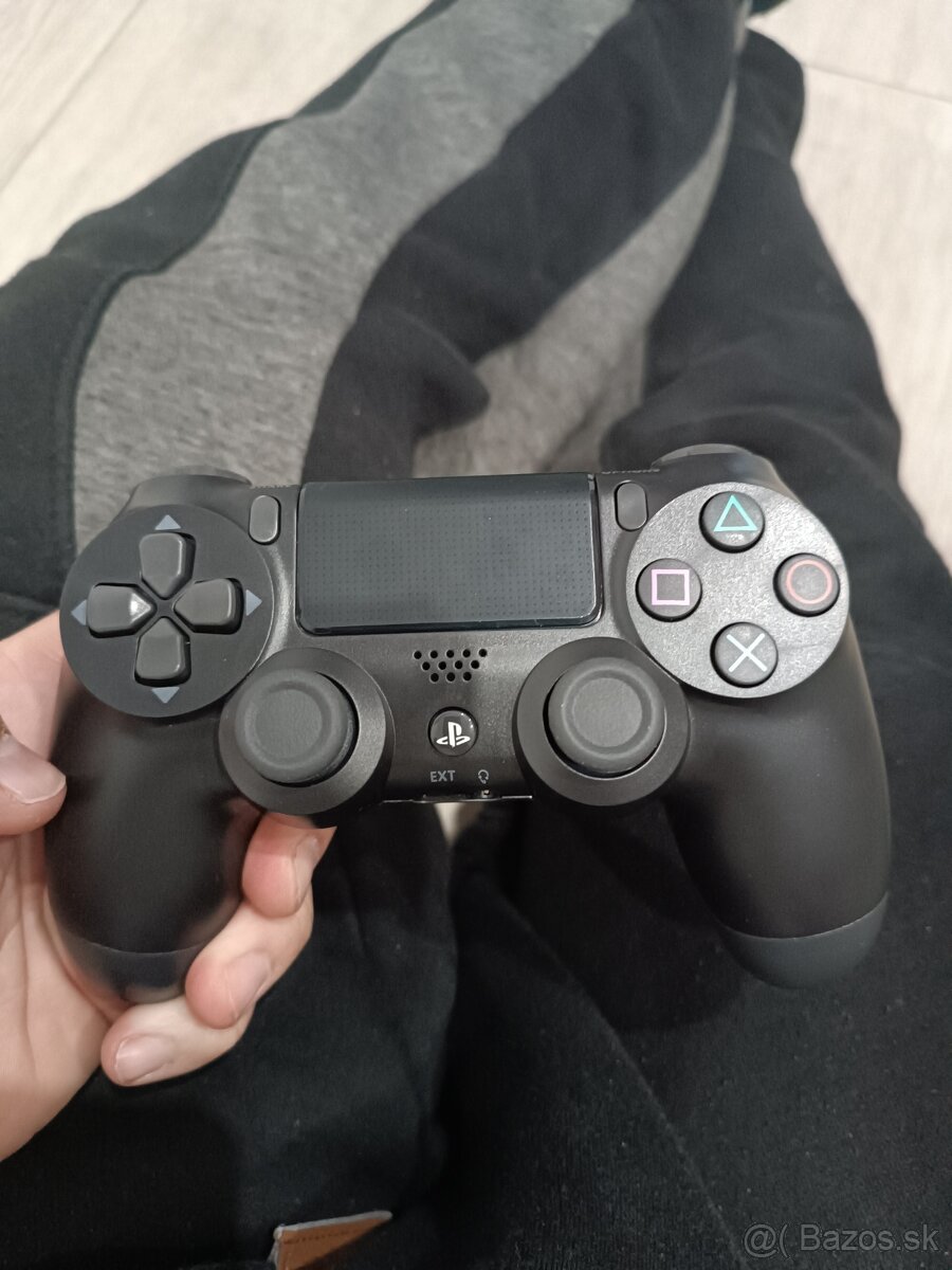 Ovládač ps4 cierny