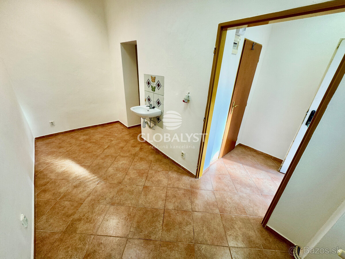 Obchodné priestory : Moyzesova - 15,4 m2 na prízemí