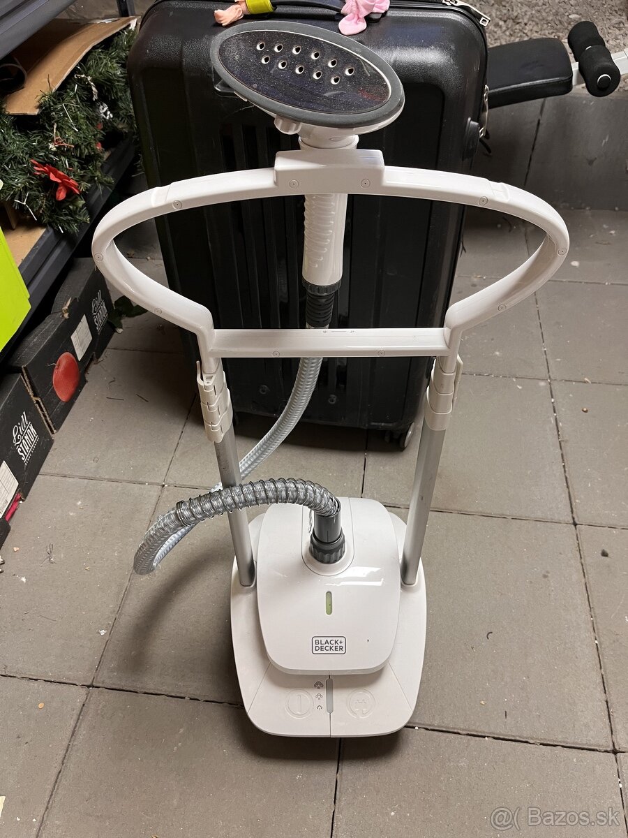 Predám parnú žehliacu stanicu Black&Decker