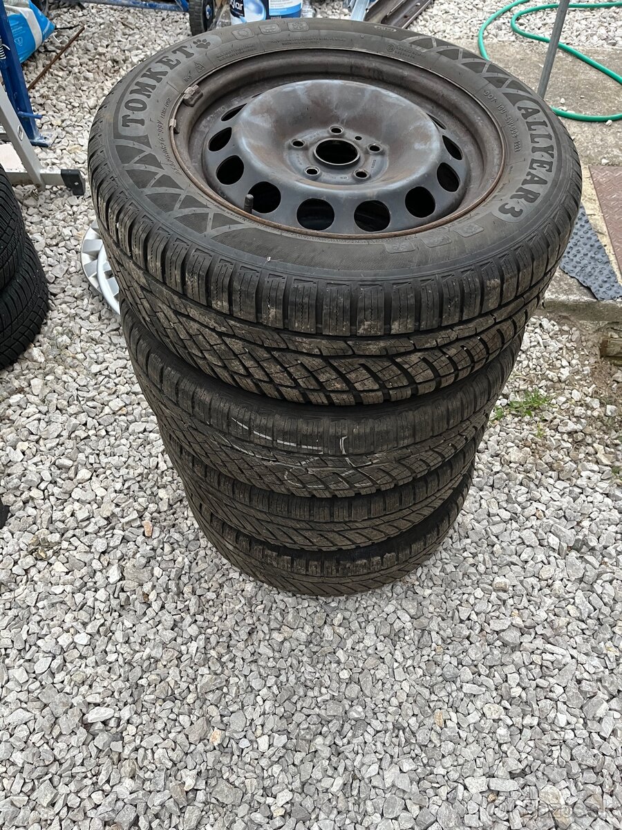 Predám celoročné pneumatiky 215/60 R16