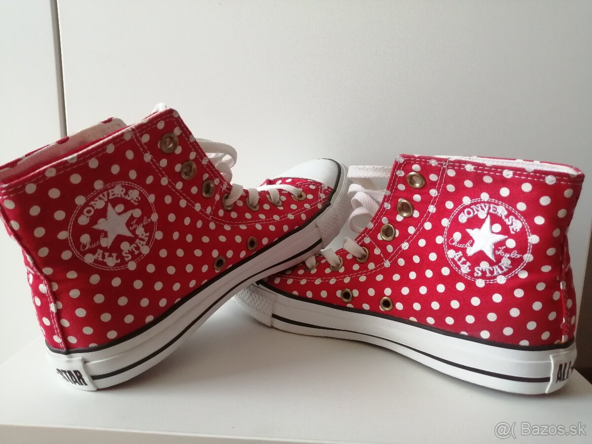 CONVERSE bodkované