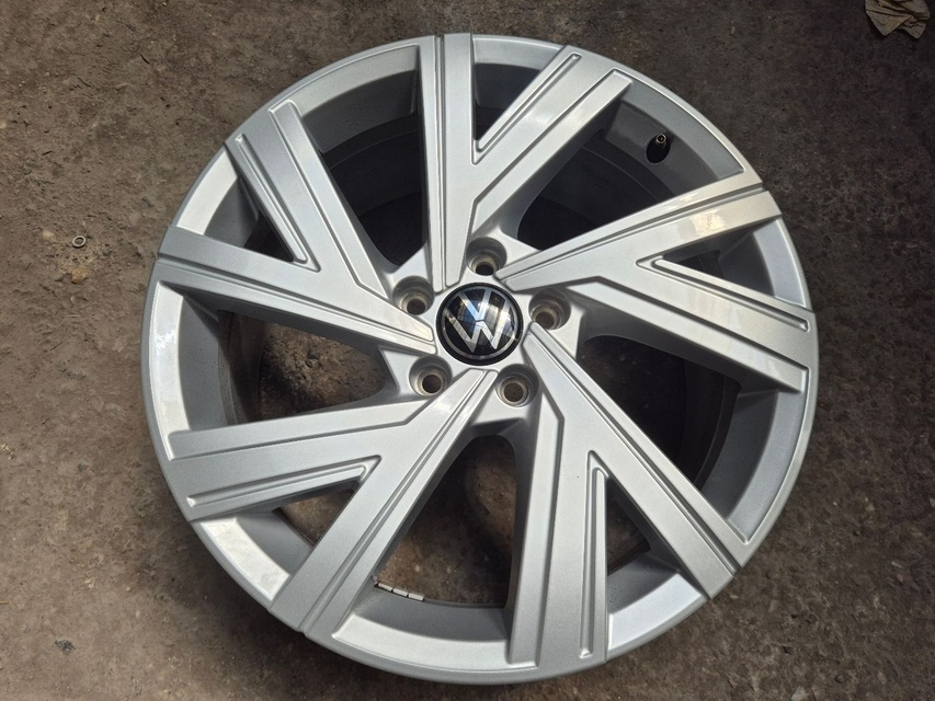 5x112 r18 ET51 x 7,5J elektróny originál VOLKSWAGEN