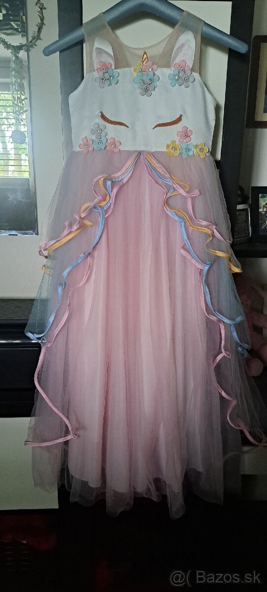 Krásne šaty pre dievča
