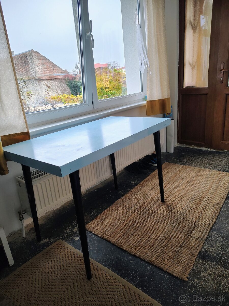 Kuchynský retro stôl