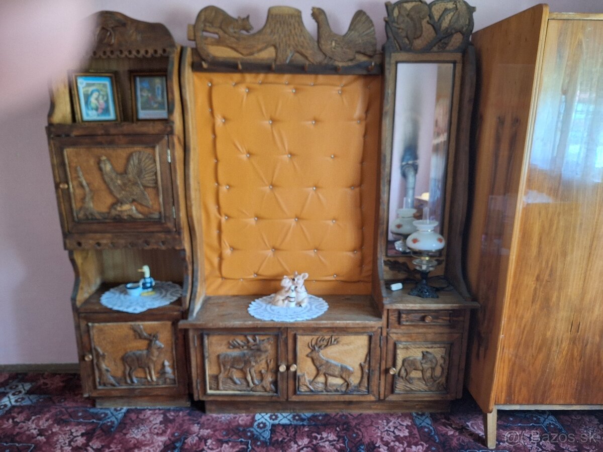 Predám vešiakovú stenu