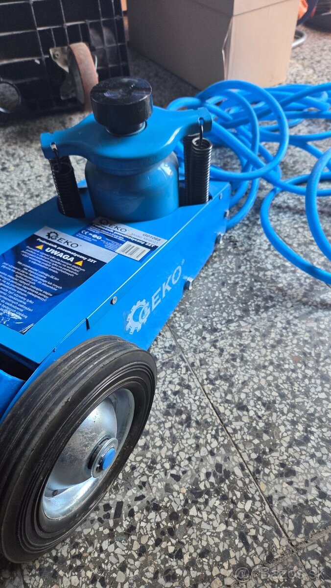 Predám hydraulický zdvihák