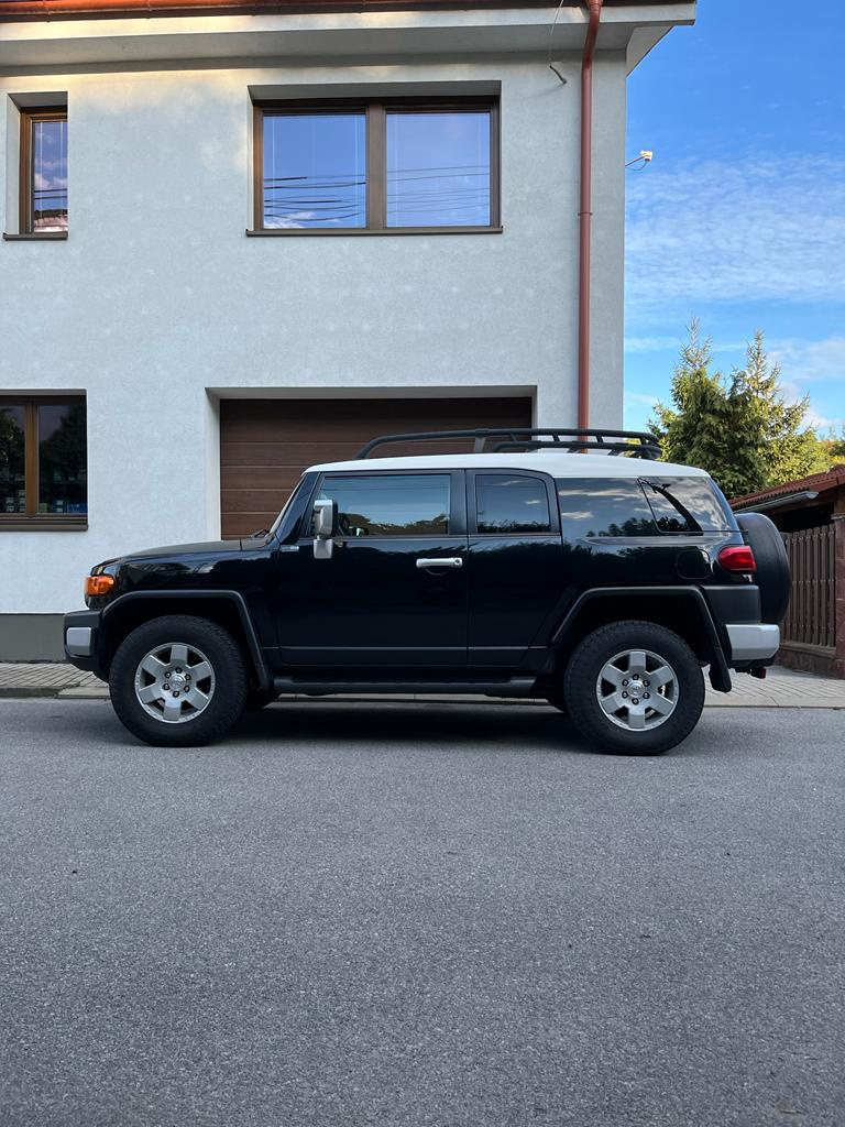 TOYOTA FJ CRUISER