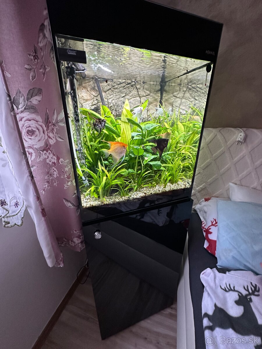 Predám set aquaell glossy cube 100