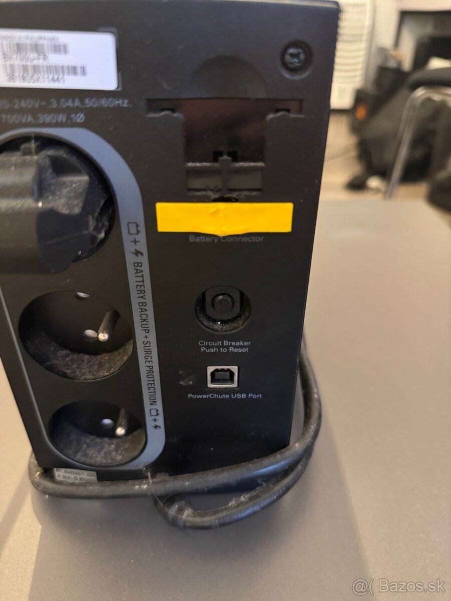 Záložný zdroj UPC APC back-ups 700
