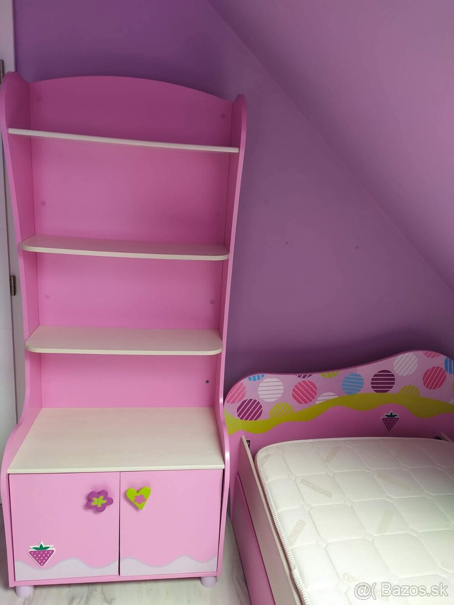 Krásny nábytok pre dievčatko